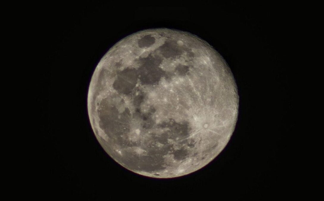 Meteorii Lovesc Luna! Un Astronom Surprinde Posibilele Impacturi Ale Geminidelor | VIDEO