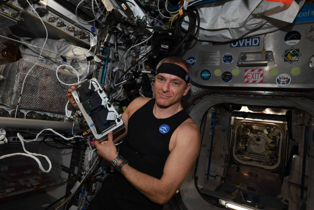 NASA pregătește utilizarea unor tricourilor inteligente Astroskin