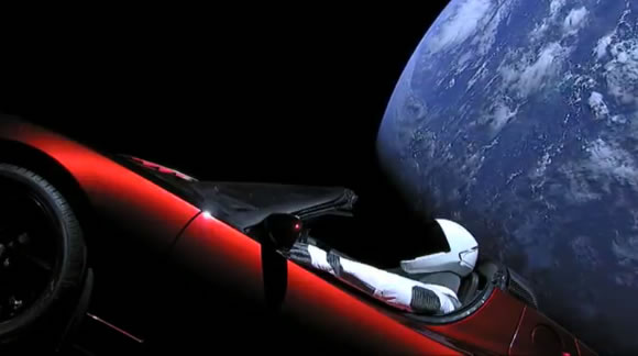 Tesla Roadster, lansată în spațiu, a fost confundată cu un astroid