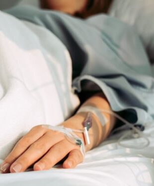Top 10 afecţiuni care îi trimit pe români la medic