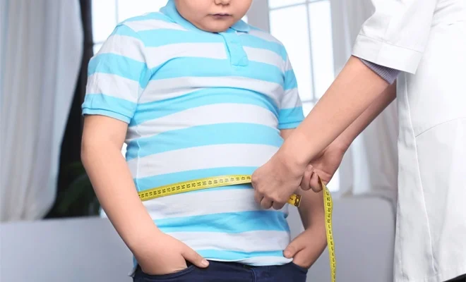 Supraponderalitatea la 6 ani dublează riscul de obezitate la 18 ani