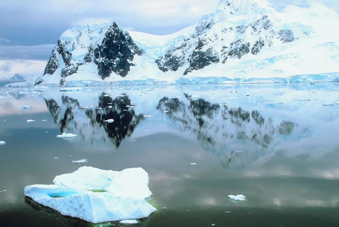 Ce semnale radio neobișnuite au fost detectate în Antarctica?