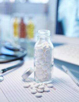 Cercetătorii au reușit să transforme plasticul în paracetamol