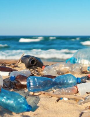 Începe runda finală a summitului privind poluarea cu plastic