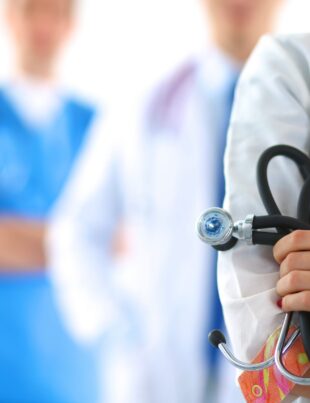 Uniunea Europeană se confruntă cu un deficit de medici și asistenți