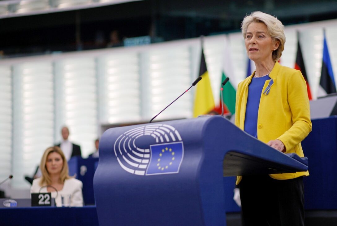 Europa clocotește politic. Comisia Europeană, amenințată cu moțiuni din ambele extreme. AUR a deschis cutia pandorei