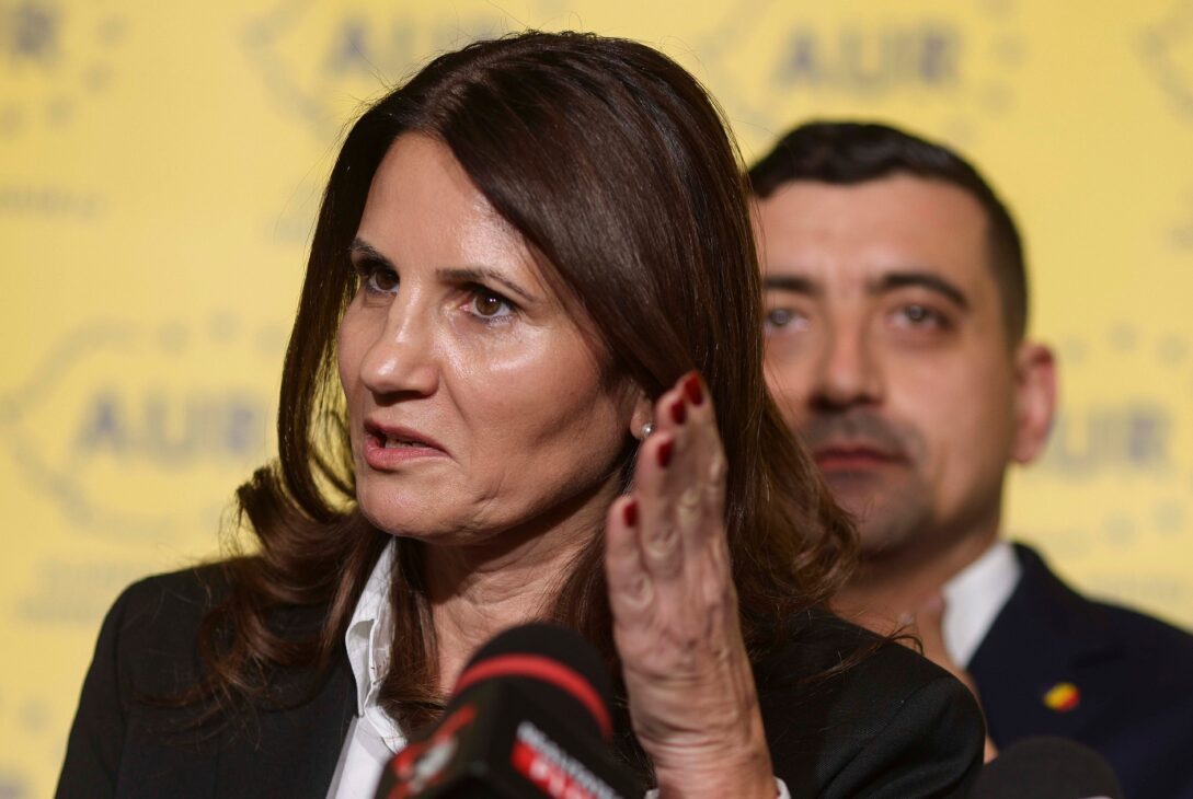 Anca Alexandrescu susține că ar fi urmărită: „Mi-a amenințat vecinii că îi împușcă. Era orientat cu mașina către casa mea și urmărea intrarea casei mele”
