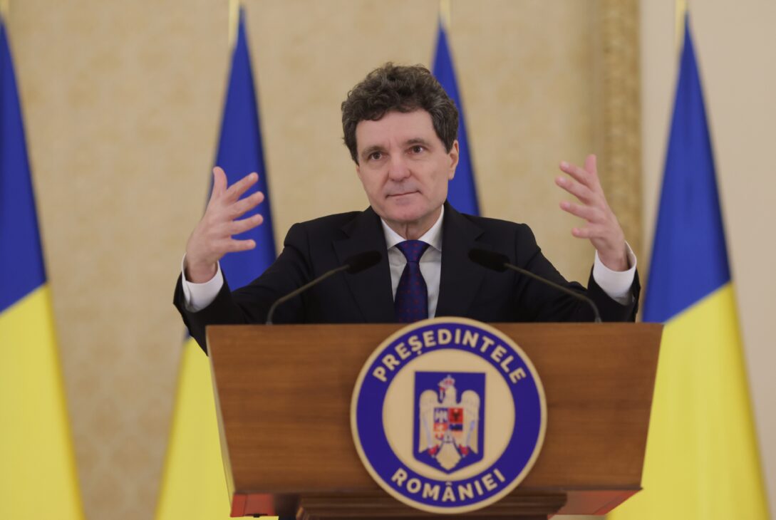 Nicușor Dan explică gafele de protocol și vorbește despre viața la Cotroceni: „Dacă aș vrea să dorm aici, probabil că aș putea”