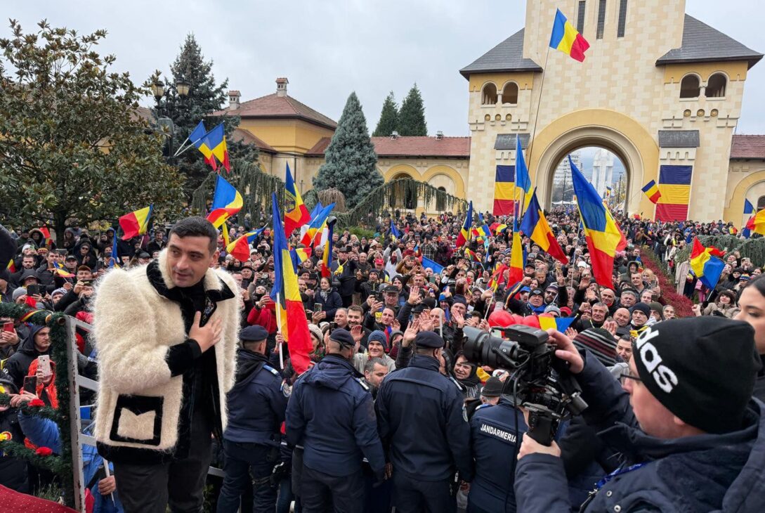 Patriotism sub semnul AUR. Adrian Papahagi: „Cum poți să justifici iubirea de țară lăudând principalii dușmani ai României?”