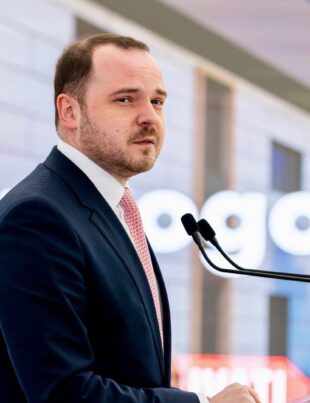 România caută „soluția de salvare” după procesul pierdut cu Pfizer. Planul ministrului Rogobete pentru a recupera banii de vaccinuri