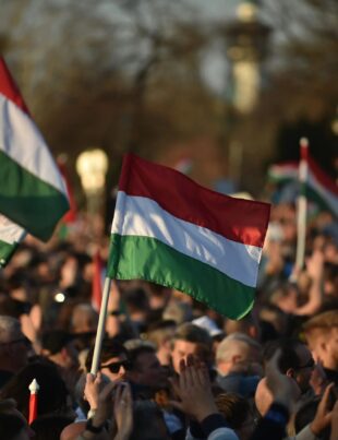 Presa maghiară: Alegerile din Ungaria sunt oglinda în care se privește o Românie care stagnează