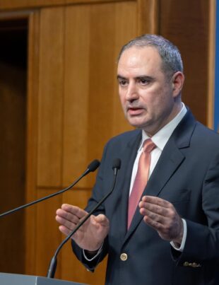 Ministrul Alexandru Nazare anunţă că România a trecut și actualul test de rating al agenției S&P, evitând retrogradarea în Junk!